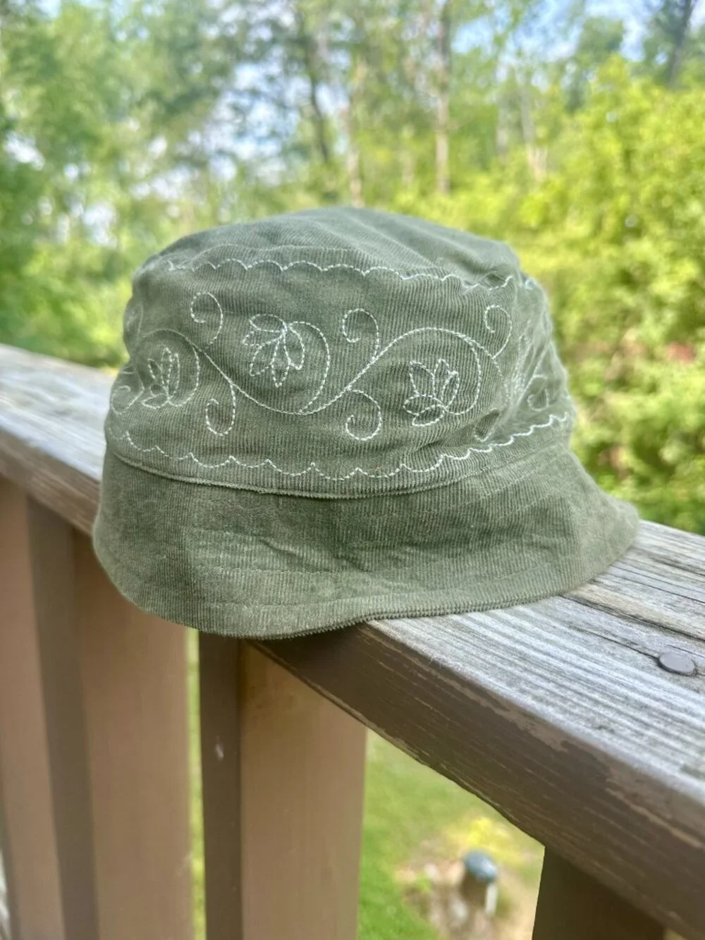 Embroidered bucket hat women's
